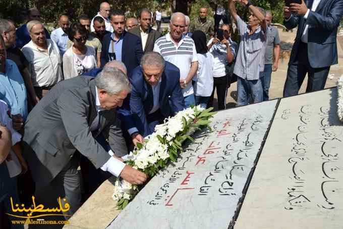 العالول يُكلِّل بالورود النّصب التذكاري لمثوى شهداء الثورة الفلسطينية في بيروت