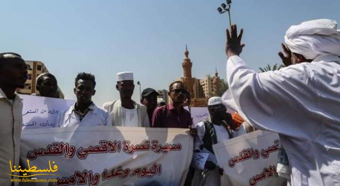 آلاف السودانيين يتظاهرون احتجاجا على لقاء البرهان مع نتنياهو