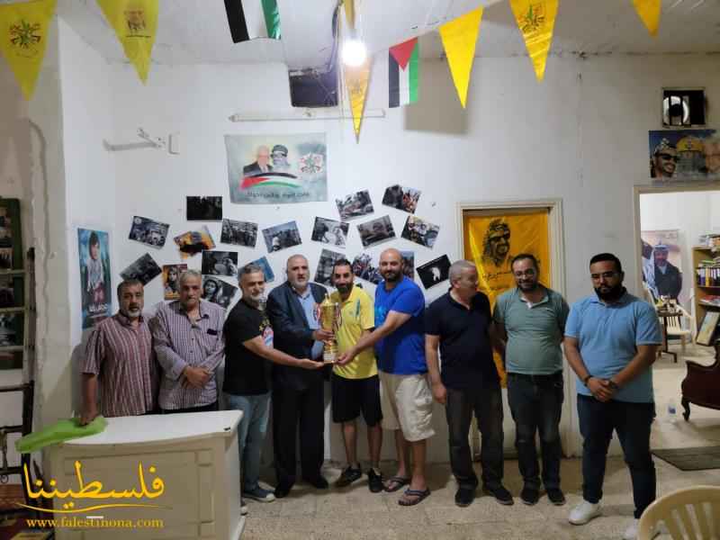 نادي المجدل الرياضي صيدا يهدي كأس شهداء شعبة صيدا لقيادة الشعبة