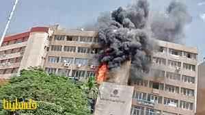 18 مصابًا بعد اندلاع حريق بمبنى حكومي في الق...