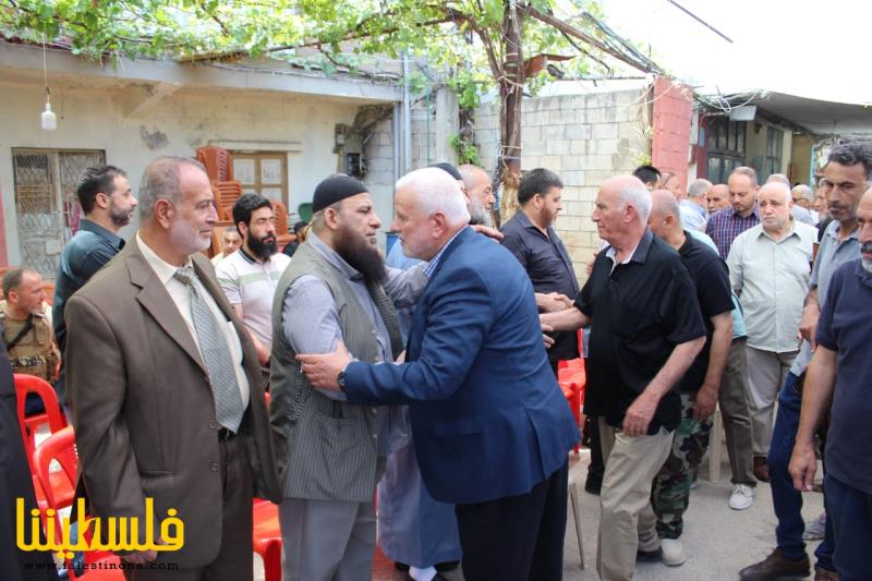 وفد قيادي برئاسة قائد حركة "فتح" في الساحة اللبنانية فتحي أبو العردات يقدم واجب العزاء بوفاة الشيخ أبو طارق السعدي