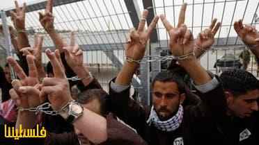 ثلاثة معتقلين يواصلون إضرابهم المفتوح عن الطعام