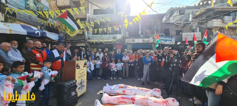 وقفة تضامنية ومسيرة جثامين للجسم الطبي الفلسطيني واللبناني مع فلسطين في مخيم برج البراجنة
