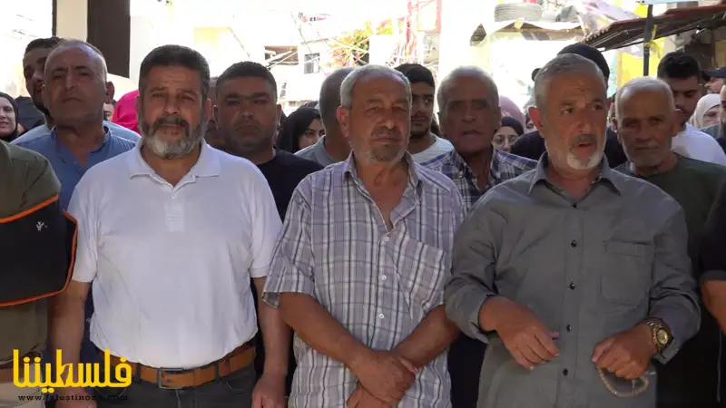 (تحت المقال - 6) - فصائل "م.ت.ف" تكلل بالورد النصب التذكاري للشهداء في مخيم المية ومية بمناسبة عيد الأضحى المبارك