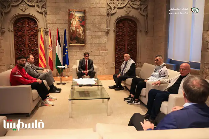 (تحت المقال - 1) - رئيس إقليم كتالونيا يستقبل وفدا من بعثة المنتخب الوطني برئاسة الفريق الرجوب